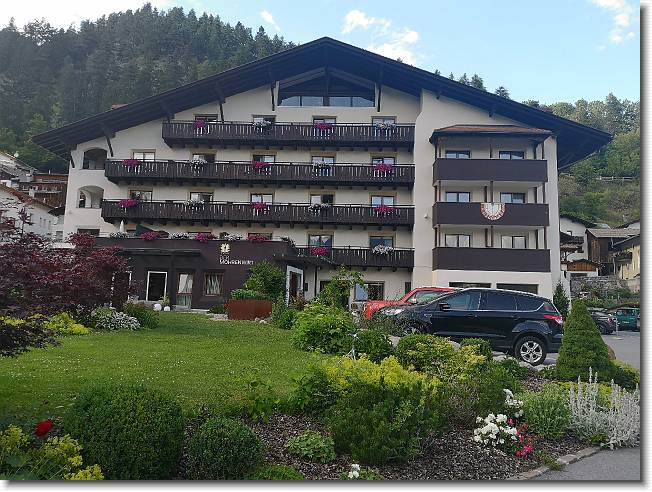 Clicca per scorrere le foto originali ingrandite