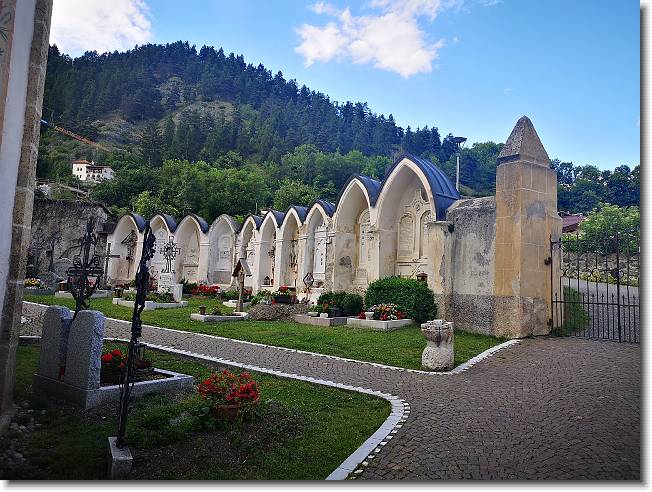 Clicca per scorrere le foto originali ingrandite