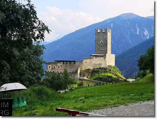 Clicca per scorrere le foto originali ingrandite