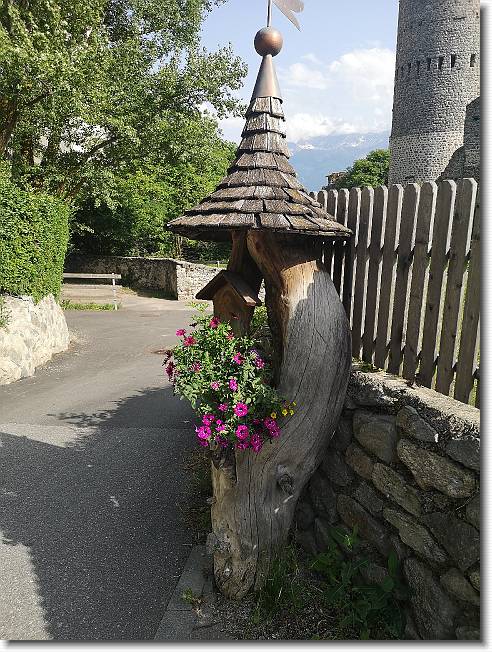 Clicca per scorrere le foto originali ingrandite