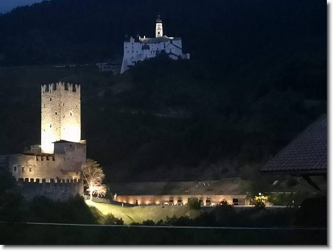 Clicca per scorrere le foto originali ingrandite