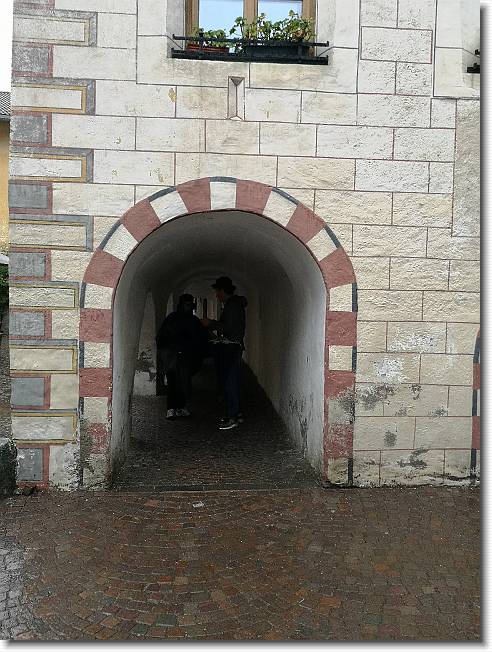 Clicca per scorrere le foto originali ingrandite