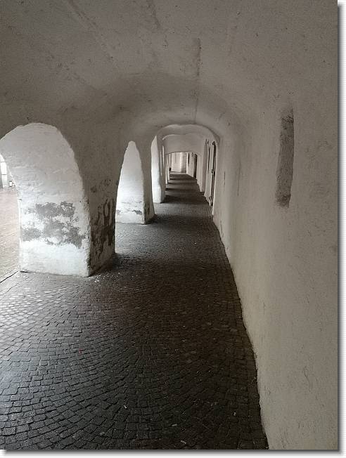 Clicca per scorrere le foto originali ingrandite
