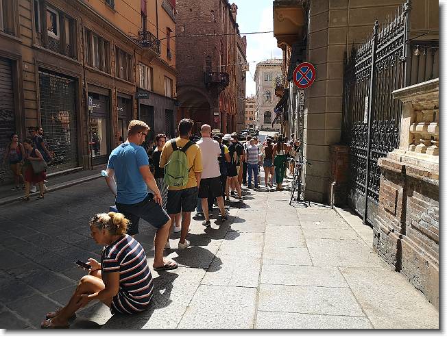 Clicca per scorrere le foto originali ingrandite
