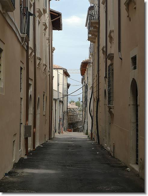 Clicca per scorrere le foto originali ingrandite