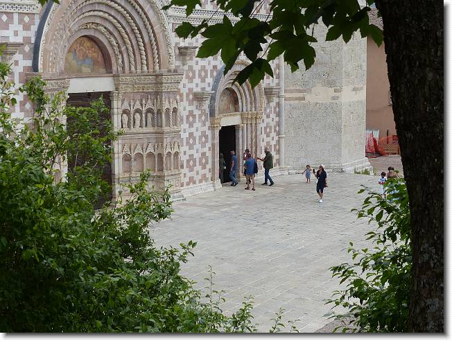 Clicca per scorrere le foto originali ingrandite