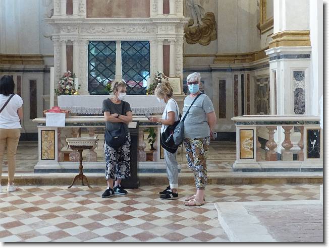 Clicca per scorrere le foto originali ingrandite