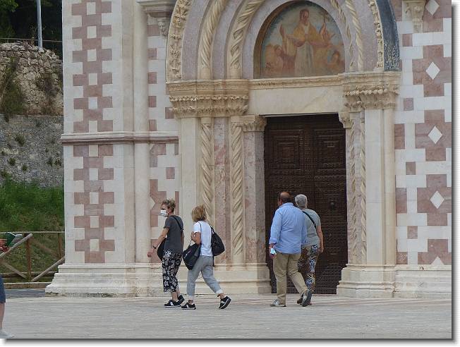 Clicca per scorrere le foto originali ingrandite