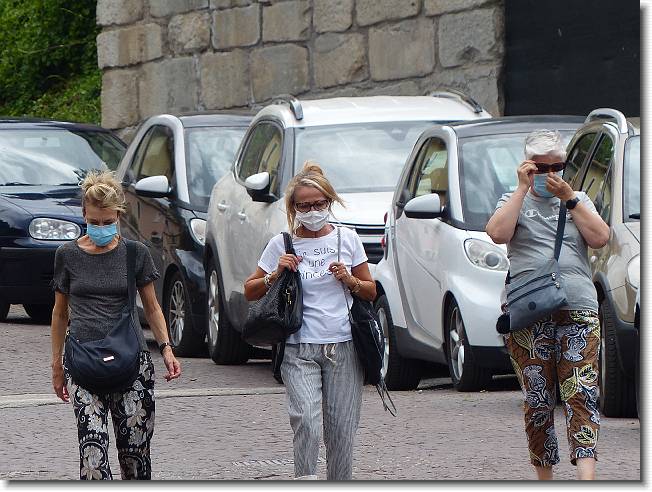 Clicca per scorrere le foto originali ingrandite