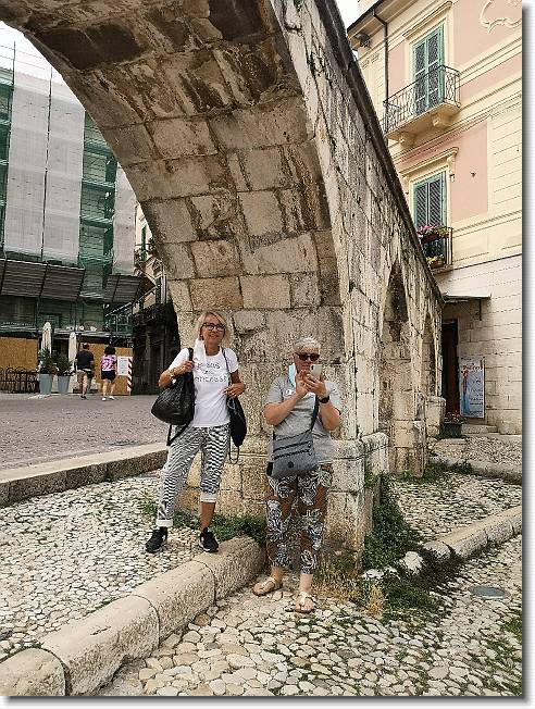 Clicca per scorrere le foto originali ingrandite