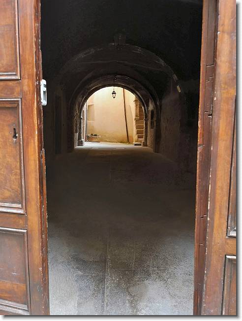 Clicca per scorrere le foto originali ingrandite
