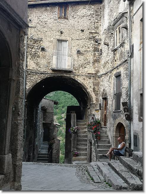 Clicca per scorrere le foto originali ingrandite