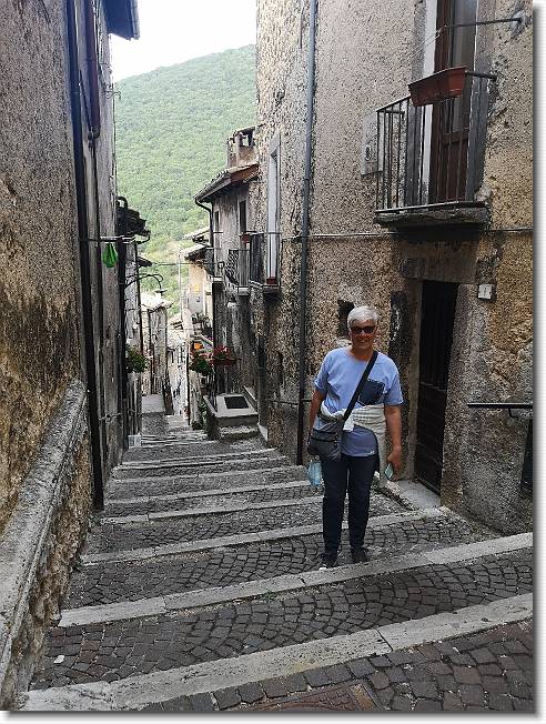 Clicca per scorrere le foto originali ingrandite