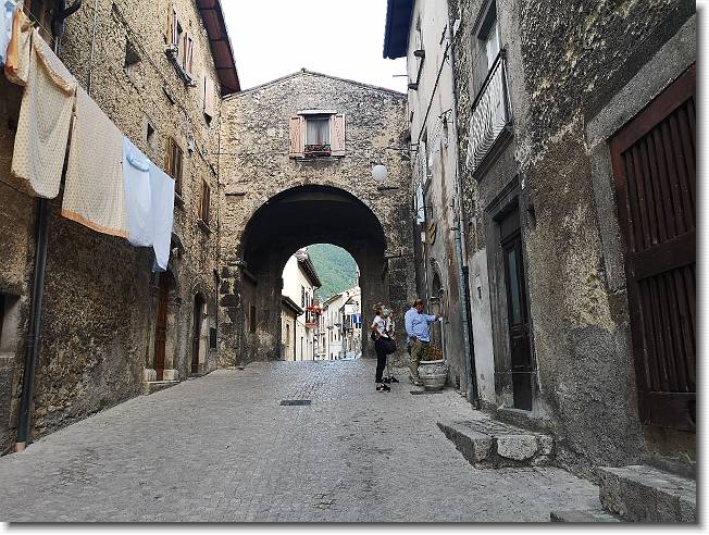 Clicca per scorrere le foto originali ingrandite