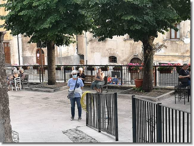 Clicca per scorrere le foto originali ingrandite