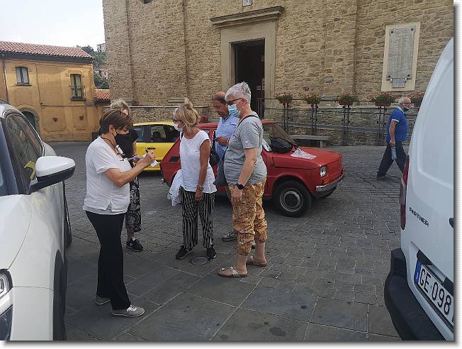 Clicca per scorrere le foto originali ingrandite