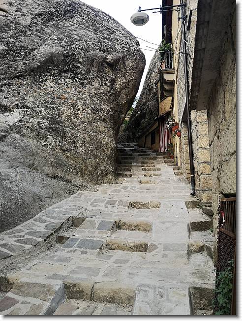 Clicca per scorrere le foto originali ingrandite