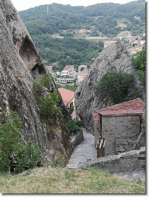 Clicca per scorrere le foto originali ingrandite