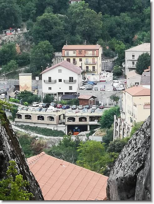 Clicca per scorrere le foto originali ingrandite