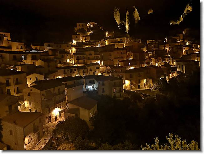 Clicca per scorrere le foto originali ingrandite