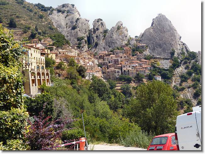 Clicca per scorrere le foto originali ingrandite