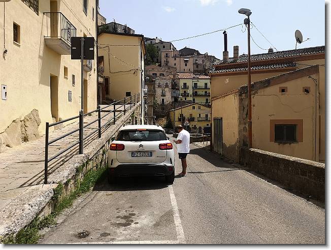 Clicca per scorrere le foto originali ingrandite