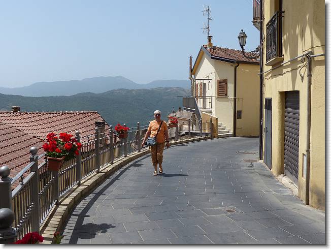 Clicca per scorrere le foto originali ingrandite