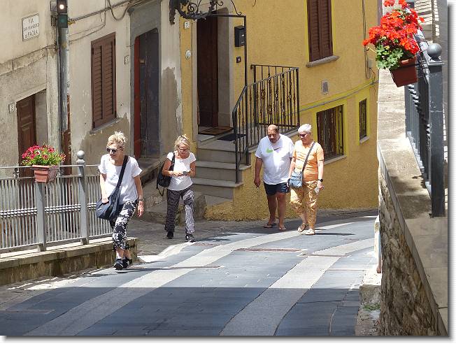 Clicca per scorrere le foto originali ingrandite