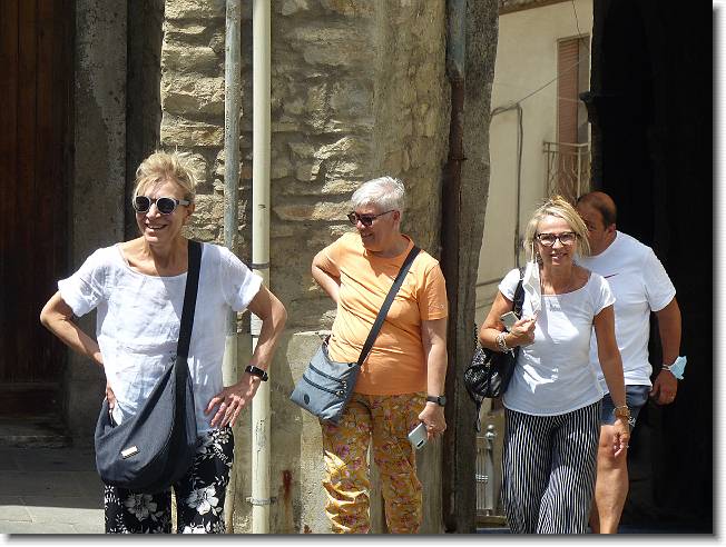 Clicca per scorrere le foto originali ingrandite