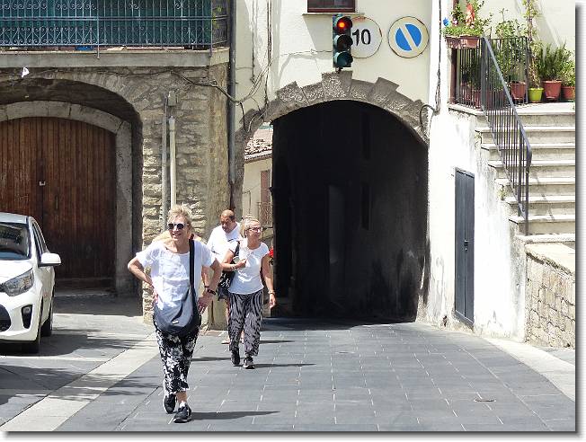 Clicca per scorrere le foto originali ingrandite