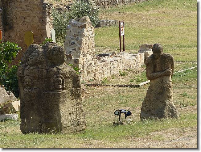Clicca per scorrere le foto originali ingrandite