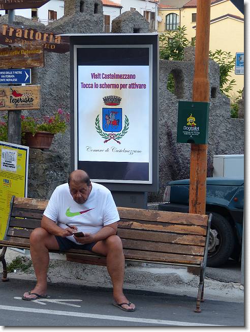 Clicca per scorrere le foto originali ingrandite