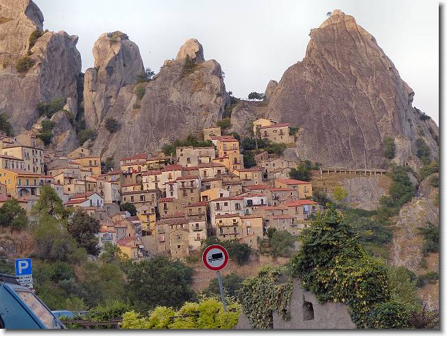 Clicca per scorrere le foto originali ingrandite