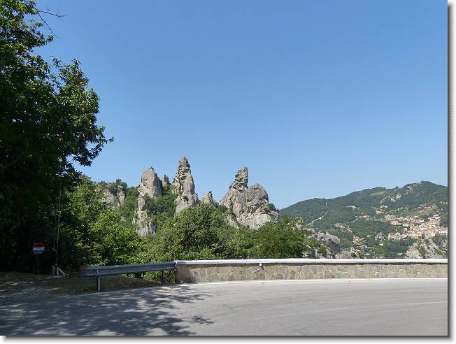 Clicca per scorrere le foto originali ingrandite