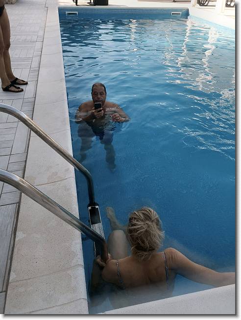 Clicca per scorrere le foto originali ingrandite