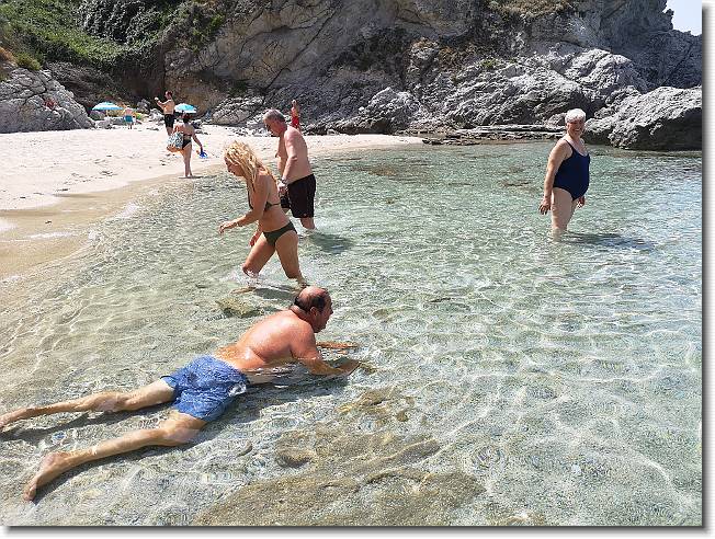 Clicca per scorrere le foto originali ingrandite