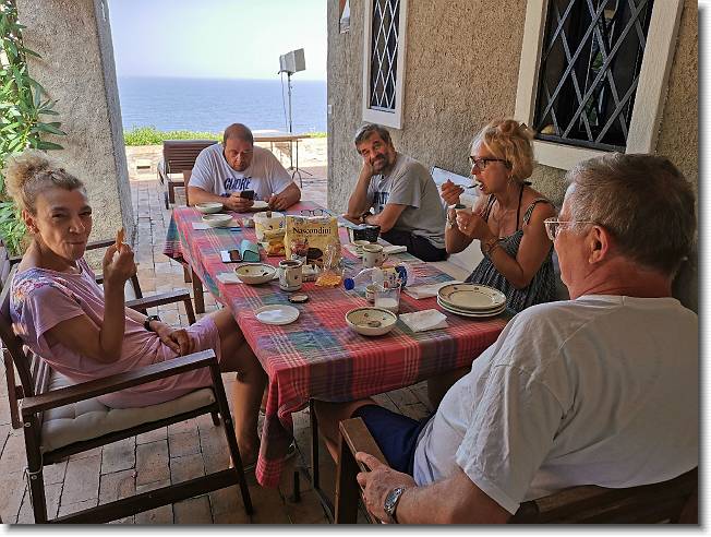 Clicca per scorrere le foto originali ingrandite