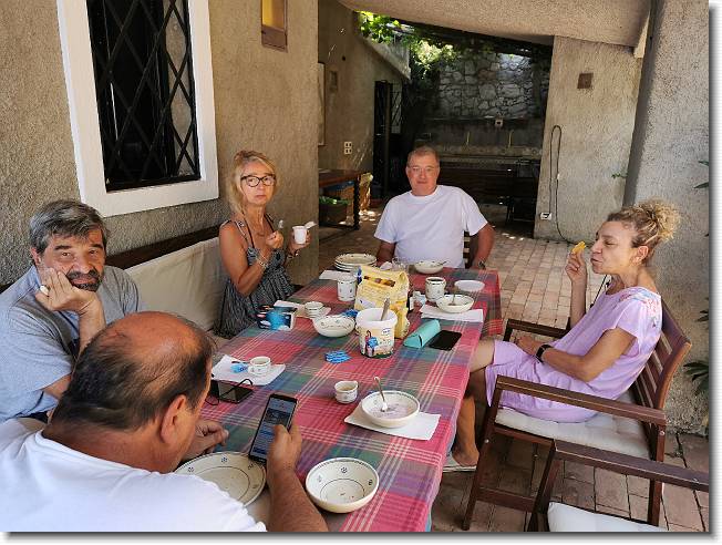 Clicca per scorrere le foto originali ingrandite