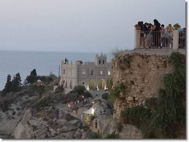 Clicca per scorrere le foto originali ingrandite