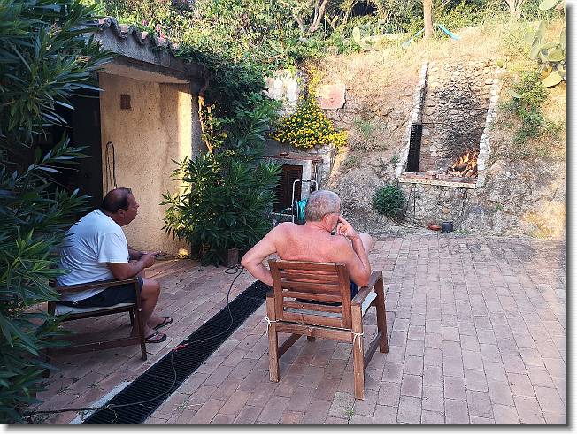 Clicca per scorrere le foto originali ingrandite