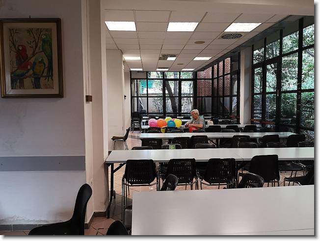 Clicca per scorrere le foto originali ingrandite