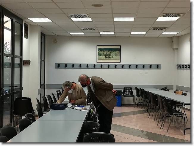 Clicca per scorrere le foto originali ingrandite