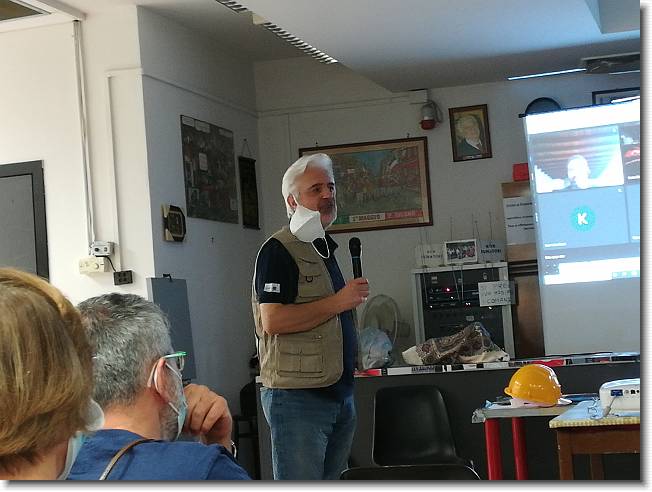 Clicca per scorrere le foto originali ingrandite