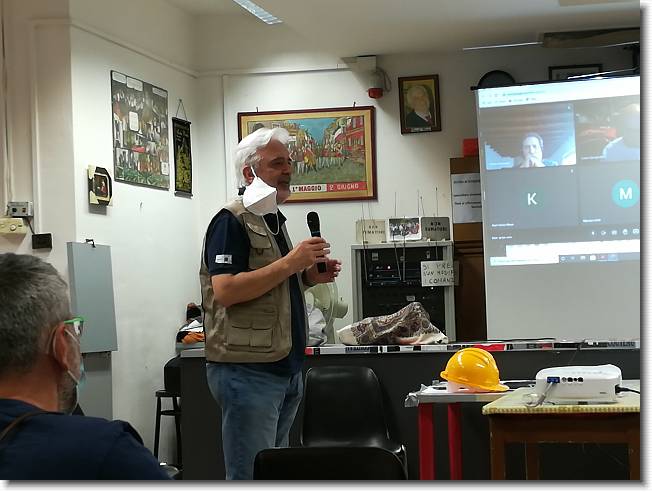 Clicca per scorrere le foto originali ingrandite