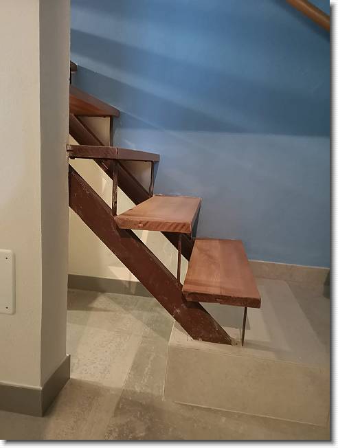 Clicca per scorrere le foto originali ingrandite