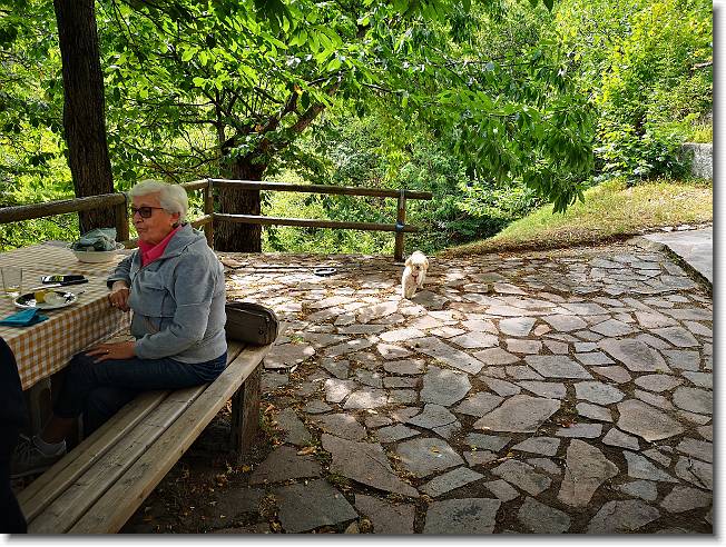 Clicca per scorrere le foto originali ingrandite