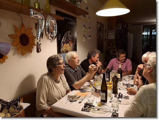 Clicca per scorrere le foto originali ingrandite