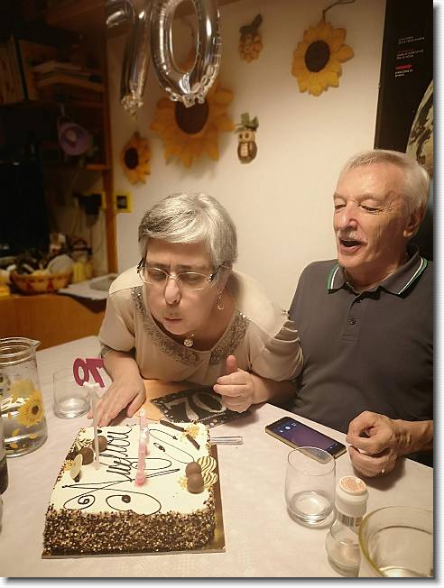 Clicca per scorrere le foto originali ingrandite