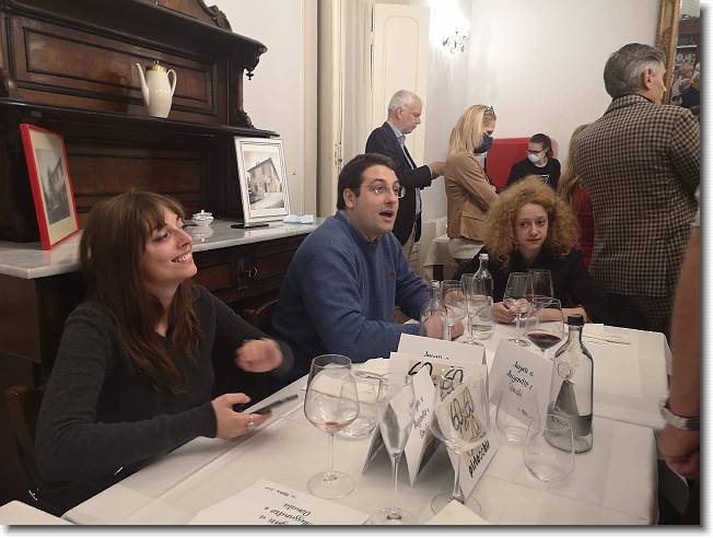 Clicca per scorrere le foto originali ingrandite