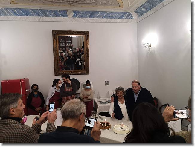 Clicca per scorrere le foto originali ingrandite
